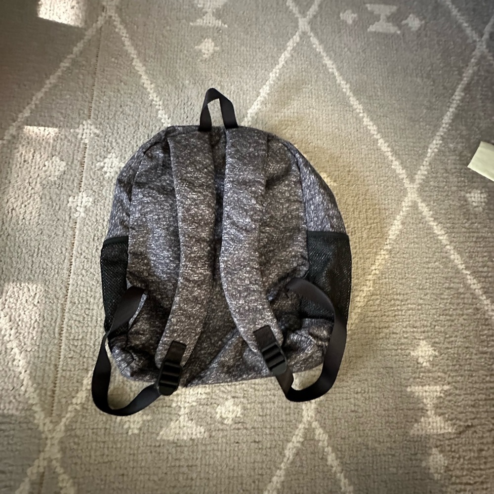 vs pink backpack - Picture 3 of 4